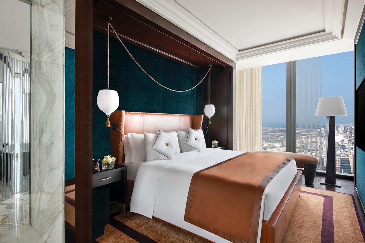 Banyan Tree Doha At La Cigale Mushaireb エクステリア 写真 A bedroom at the Ritz-Carlton, DIFC